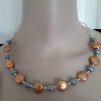 Schönes Collier aus kupferfarbenen Perlen und mattsilbernem Hämatit Bild 2