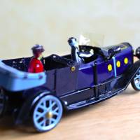 Blechspielzeug Paya Limousine mit Fahrer zum Aufziehen Bild 1