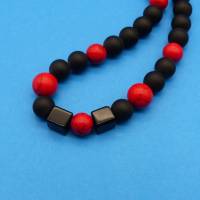 Halskette in rot schwarz, 53 cm, Howlith rot, Lava poliert schwarz, Steinschmuck, Handarbeit Bild 1