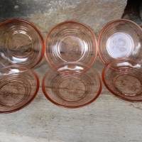 6er Set flache Dessertschalen Pflaumen Relief rosa Glas Rosalinglas Pressglas 30er 40er Jahre Bild 1