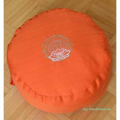 Handgemachtes Meditationskissen orange mit Lotusblume – 16 cm hoch, 30 cm Ø – Unikat & Upcycling