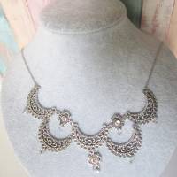 Collier Halskette, romantischer Halsschmuck mit Kristallsteinen , Edelstahlkette, Geschenk Bild 5