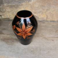 kleine Vase Hyalithglas Schwarzglas Blumendekor Emaillefarben Handbemalt 50er 60er Jahre DDR Bild 3