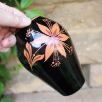 kleine Vase Hyalithglas Schwarzglas Blumendekor Emaillefarben Handbemalt 50er 60er Jahre DDR Bild 4