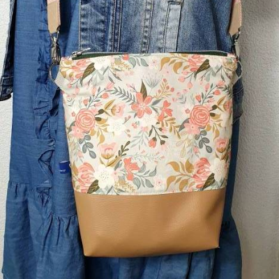 Crossbodybag FRIDA Damen Crossbag Umhängetasche schlicht Blumen mint mit breiten Wechselgurtband