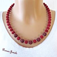 Perlen Kette kurz Collier Perlenkette rot dunkelrot silberfarben Shamballaperlen Veloursperlen Bild 1