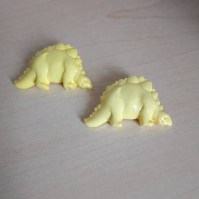 2 St. Knopf Knöpfe - kleine Sammlung knuffige Dinosaurier  in gelb  für Bastler oder Nähen