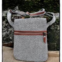 Kleine Umhängetasche aus Baumwolle und Leder mit vielen Taschen Bild 5