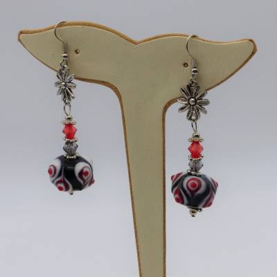 lange Ohrhänger silber mit großer Lampworkperle in rot weiß schwarz, Ohrringe, Ohrschmuck, Schmuck  