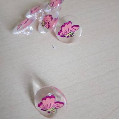 6 St. Knopf Knöpfe - kleine Sammlung Schmetterlinge  in rosa für Bastler oder Nähen