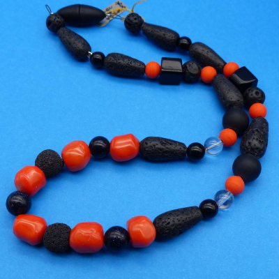 Steinkette, orange schwarz, Halskette, 52 cm, Koralle, Lava, Blaufluss, Bergkristall, Onyx, Edelsteinkette
