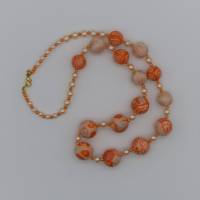 Halskette, weiss apricot orange, 75 cm lang, große Perlen aus PolymerClay + Glaswachsperlen, Fimoperlen, Karbiner Bild 2