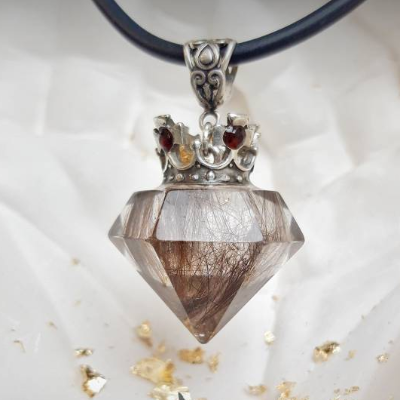 Tierhaarschmuck Königs Diamant Royal  925er Silber mit Granat Edelsteinen - Erinnerungsschmuck von Tier und Mensch