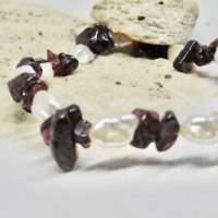 Armband aus echten Keshi-Perlen mit Granat Bild 7