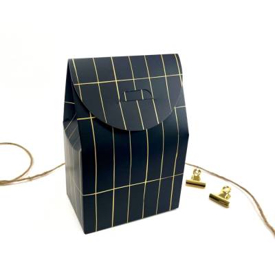 Geschenkbox Größe M 13x8x19,5cm SCHWARZ mit Goldeffekt DISCREET STRIPES Geschenkverpackung Faltbox Schachtel
