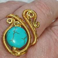 Ring mit Howlit türkis handgewebt in goldfarben verstellbar Paisley Muttertagsgeschenk Bild 3