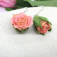 Rosen Ohrringe Rosa, Kleine Blumenohrringe, Blütenknospen Ohrringe, Geschenk für Blumenliebhaber, Botanische Ohrringe Bild 2
