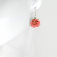 Rosen Ohrringe Rosa, Kleine Blumenohrringe, Blütenknospen Ohrringe, Geschenk für Blumenliebhaber, Botanische Ohrringe Bild 4