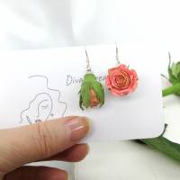 Rosen Ohrringe Rosa, Kleine Blumenohrringe, Blütenknospen Ohrringe, Geschenk für Blumenliebhaber, Botanische Ohrringe Bild 8