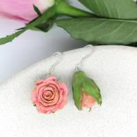 Rosen Ohrringe Rosa, Kleine Blumenohrringe, Blütenknospen Ohrringe, Geschenk für Blumenliebhaber, Botanische Ohrringe Bild 9