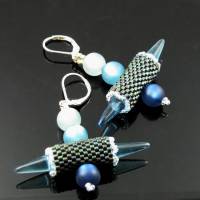 Spiky Blue - Ohrringe aus gefädelten blauen Glasperlen, Spikeperlen und Polarisperlen Bild 1