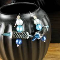 Spiky Blue - Ohrringe aus gefädelten blauen Glasperlen, Spikeperlen und Polarisperlen Bild 2