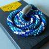 Häkelkette - Blaue Welle - in Blautönen mit weiß und silber, Länge 55 cm, Halskette aus Glasperlen gehäkelt, Perlenkette Bild 2