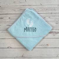 Kapuzenhandtuch mit Babyfüßen und Namen bestickt I personalisiertes Babyhandtuch I Geschenkidee Baby Kind I viele Farben