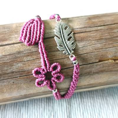 Makramee Armband  2in1 in lila mit silberfarbenem Blatt