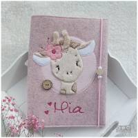 U-Hefthülle aus rosafarbenen Wollfilz mit Doodlestickerei Button Giraffe, personalisierbar Bild 4