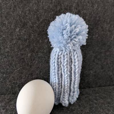 Süße Pudelmützen Eierwärmer aus Wolle eisblau