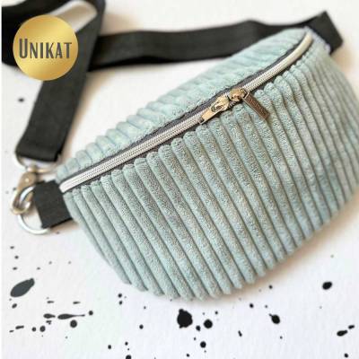 Unikat / Trendy Crossbag / Crossbody / HipBag / Bauchtasche / Gürteltasche / Umhängetasche aus Cord in Mint 