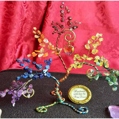 Edelsteinbäumchen LGBT+ LGBTQ+ LGBTIQ+ Draht Baum Skulptur PRIDE FLAG Regenbogen Lebensbaum Baum des Lebens mit Herz