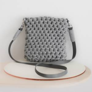Tasche mit Crossbody-Gurt Silver / Grau | Schultertasche | Handtasche Bild 1
