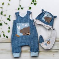 Handgefertigtes Newbornset: Rauchblauer Strampler mit niedlichem, gestickten Bär-Motiv - Perfekt als Geschenk! Bild 1