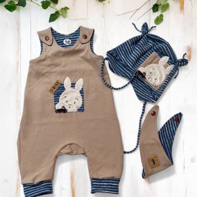 Handgefertigtes Newbornset: Salbeigrüner Strampler mit süßem Hasenmotiv – Perfektes Geschenk zur Geburt