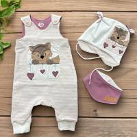 Handgefertigtes Newbornset: rosé-weiß gestreifter Strampler mit niedlichem Motiv - Ein perfektes Geschenk! Bild 1