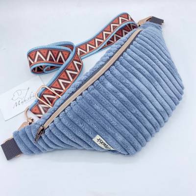 Stylische Bauchtasche aus Cordsamt hellblau – Crossbag & Hip Bag für Damen und Herren