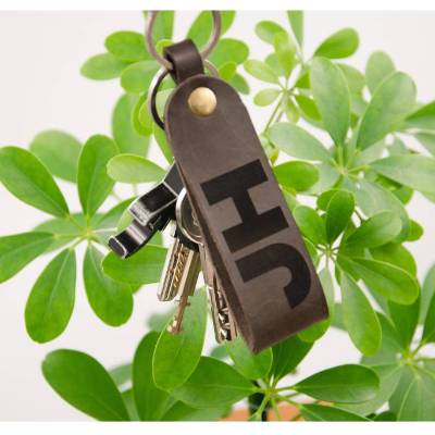 Monogramm-Schlüsselanhänger. Personalisierter Schlüsselanhänger mit Gravur. Geschenk zum Vatertag.