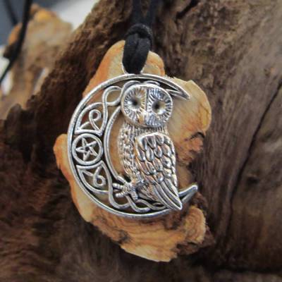 Amulett Krafttier keltisch Eule auf einer Baumperle