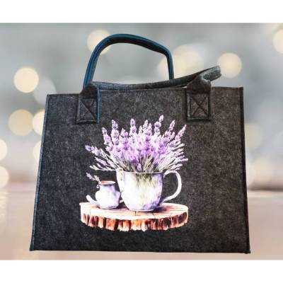 Filz-Tasche, verziert mit einem dekorativen Spruch für alle, die gern shoppen gehen