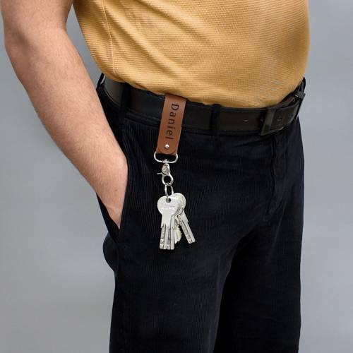 Gürtelschlaufe Schlüsselanhänger mit Gravur. Personalisierter Schlüsselanhänger. Geschenk für ihn. Geburtstagsgeschenk.