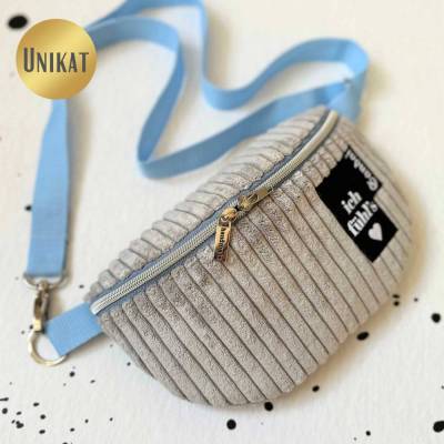 Unikat / Trendy Crossbag / Crossbody / HipBag / Bauchtasche / Gürteltasche / Umhängetasche aus Cord in Hellgrau