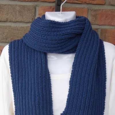 gestrickter Schal - blau (Länge 186 cm)