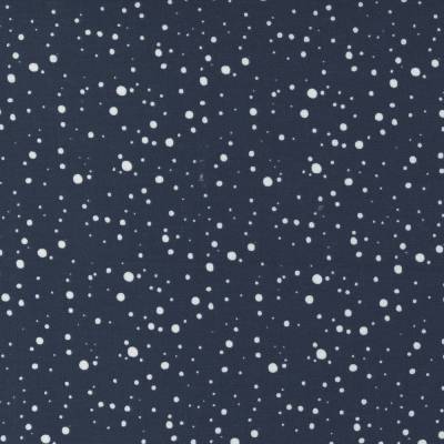 Patchworkstoff Moda Merrymaking Winter Night Blau mit weißen Schneeflocken aus Baumwolle, 110cm Breite