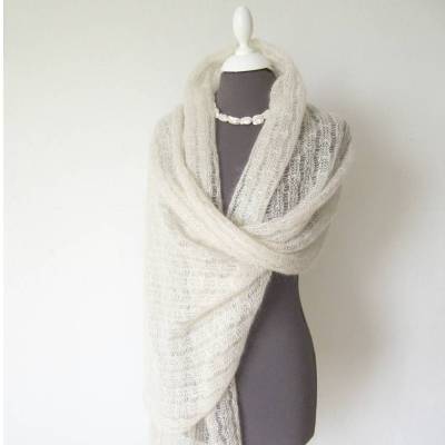 Luxuriöse Stola aus Mohair und Seide in Beige, gestricktes Tuch Hochzeit, elegantes Schultertuch aus reiner Naturfaser