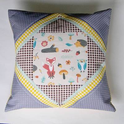 Patchwork Kissenhülle Waldtiere Unikat – Kissenbezug Fuchs Igel Pilze fürs Kinderzimmer 40x40 cm, Einzelstück, Unikat