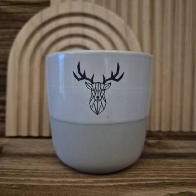 Becher mit Hirsch, Dalapferd, Traktor oder Hühnern auf der Vor- und Herzmotiv auf der Rückseite – 4 Farben zur Auswahl