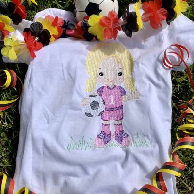 Stickdatei Fußball, Mädchen mit Ball in 3 Größen, Set 959