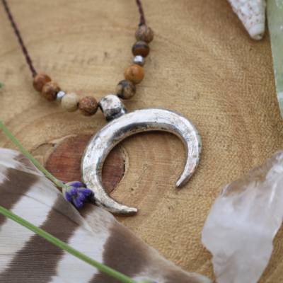 Mondkette mit Landschaftsjaspis